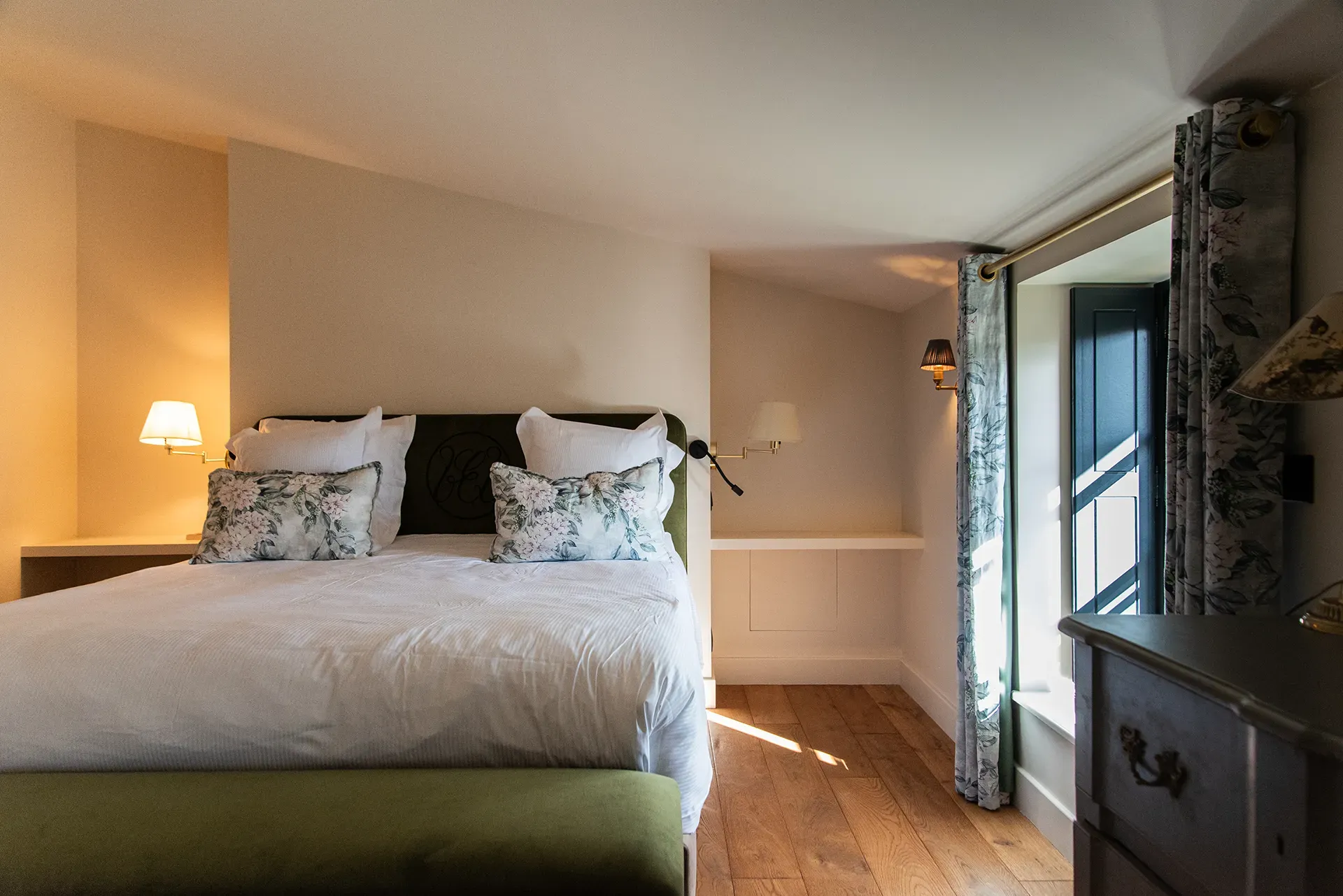 Chambres ÉLEGANCE, Chambre Chablis, Hôtel Villa alexandre, Hôtel et restaurant de charme en Beaujolais, au cœur des vignes