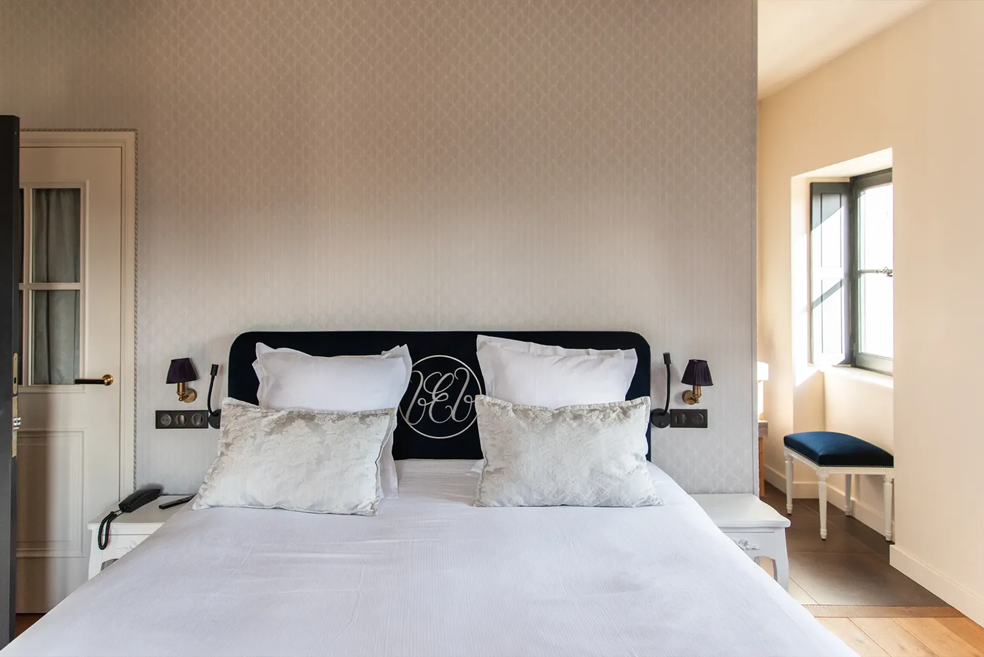 Chambres Grande ÉLEGANCE, Chambre Gevrey Chambertin, Hôtel Villa alexandre, Hôtel et restaurant de charme en Beaujolais, au cœur des vignes